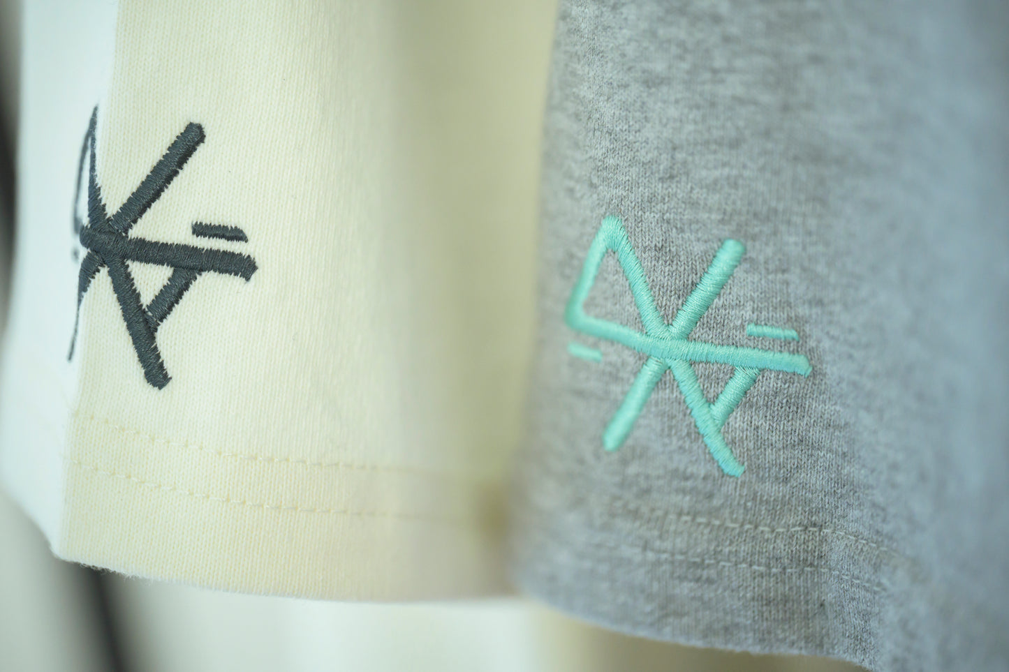2026＊刺繍Tシャツ（ホワイトベージュ）