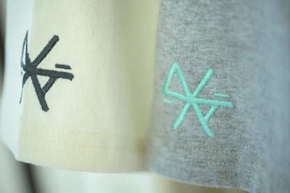 2026＊刺繍Tシャツ（ホワイトベージュ）